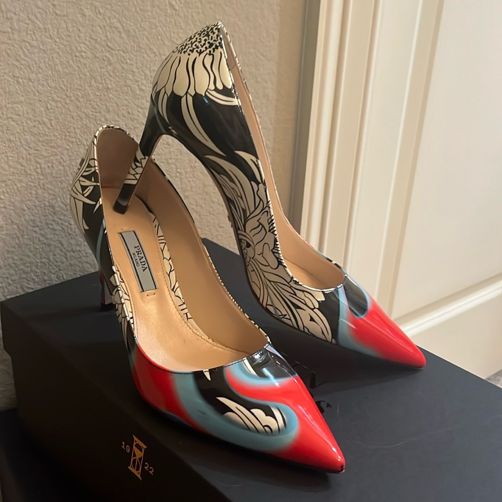 Barely worn Prada heels